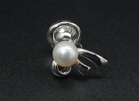 タサキ（田崎） ブローチ 梅田 買取 ｜約7mmを高価買取しました。