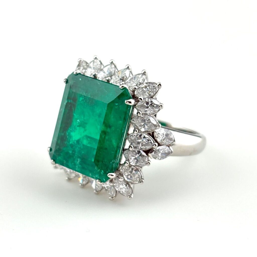 エメラルド 指輪 値段 ｜エメラルド[エメラルド デザインリング プラチナ 指輪 メレダイヤ リング 17号 Pt900 エメラルド ダイヤモンド レディース]を買取しました。【真珠買取リパール】