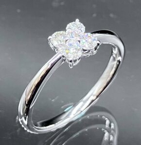 0.3カラット ダイヤ 値段 ｜ダイヤモンド[【鑑別書付き】 天然ダイヤモンド K18WG ホワイトゴールド リング 13号 総重量2.9g D0.3ctを買取しました。【真珠買取リパール】