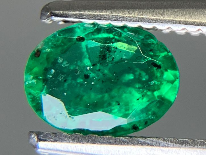 エメラルド 価値 ｜エメラルド[エメラルド 天然 0.531ct 宝石ソーティング付き 6.0㎜×4.6㎜×2.7㎜ ルース（ 裸石 ）]を買取しました。【真珠買取リパール】