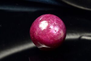 ルビー 買取 ｜ルビー買取【１点物】AAA高発色◇勝利の石 ルビー　12mm　コイン ルース パワーストーン 天然石 ]を買取しました。【真珠買取リパール】