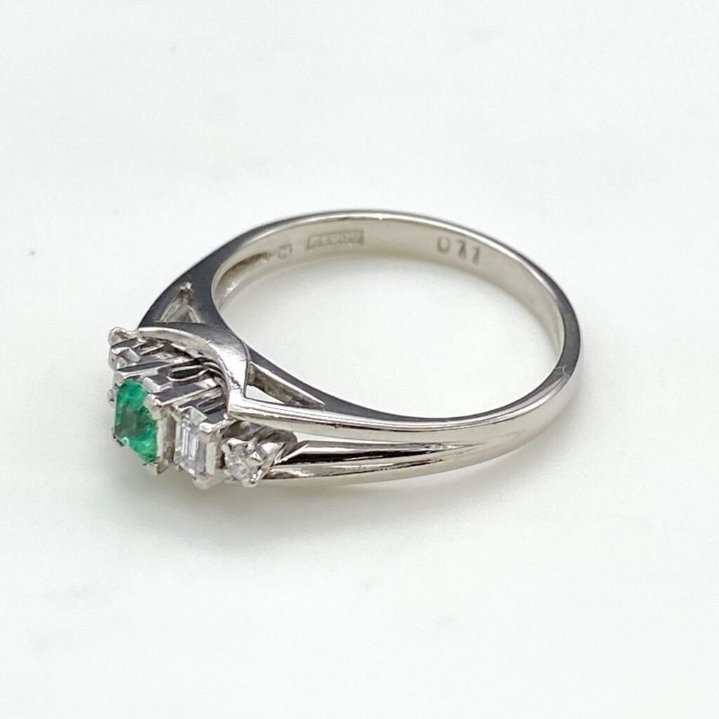 メレダイヤ 価格 ｜ダイヤモンド[ミキモト MIKIMOTO エメラルド デザインリング プラチナ 指輪 メレダイヤ リング 10.5号 Pt900 エメラルド ダイヤモンド レディース]を買取しました。【真珠買取リパール】