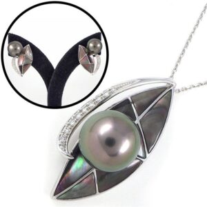 ダイヤモンド ピアス 買取 ｜ダイヤモンド[タサキ 田崎真珠 TASAKI 2点セット ネックレス/イヤリング リーフ 黒蝶 ブラック シェル 南洋真珠 ブラック パール 10.5/9.5mm珠 ダイヤモンド 計0.08ct/計0.10ct K18WG]を買取しました。【真珠買取リパール】