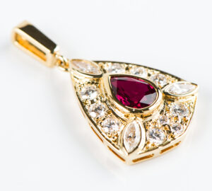 紅玉 宝石 ｜ルビー[ミキモト ルビー0.72ct ダイヤモンド 計0.55ct 18金イエローゴールド ペンダントトップ]を買取しました。【真珠買取リパール】