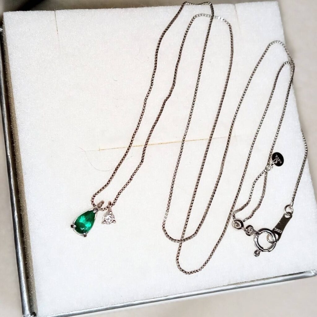 ホワイトゴールド 相場 ｜エメラルド[k18ホワイトゴールド　ペアシェイプエメラルドネックレス　ダイヤモンド]を買取しました。【真珠買取リパール】
