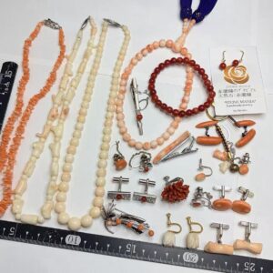 本珊瑚 買取 ｜珊瑚[本珊瑚 サンゴ コーラル アクセサリーまとめて 血赤珊瑚 桃珊瑚 彫刻珊瑚等 ネックレス/ブレスレット/イヤリング/ブローチ/SILVER含む]を買取しました。【真珠買取リパール】