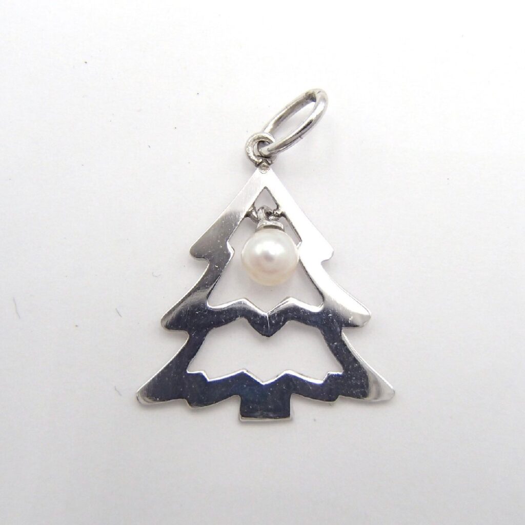 pt900 相場 ｜アコヤ真珠[MIKIMOTO パールネックレストップ Pt900]を買取しました。【真珠買取リパール】