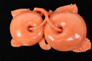 珊瑚 帯留め 買取 ｜珊瑚[肉厚 本珊瑚 帯留め 重量 約29.3g サクランボ 精緻彫刻 和装小物 サンゴ コーラル]を買取しました。【真珠買取リパール】