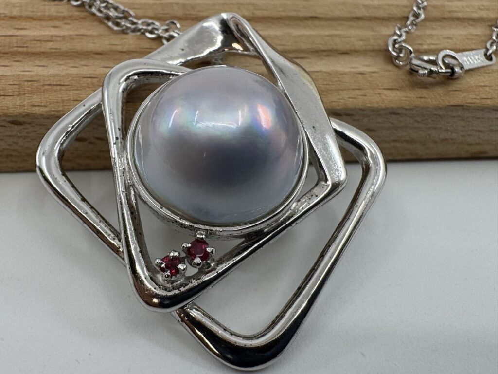 ルビー 買取価格 ｜ルビー [タサキ真珠 マベパール  ネックレス シルバー 12g ヴィンテージアクセサリー]を買取しました。【真珠買取リパール】