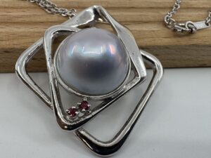 ルビー 買取価格 ｜ルビー [タサキ真珠 マベパール  ネックレス シルバー 12g ヴィンテージアクセサリー]を買取しました。【真珠買取リパール】