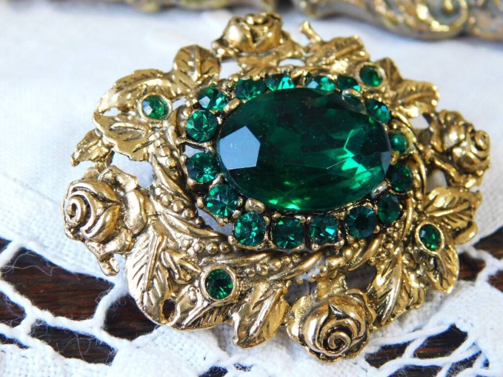 エメラルド ブローチ ｜エメラルド[エメラルドグリーングリーンのヴィンテージブローチ]を買取しました。【真珠買取リパール】