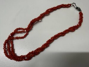 赤 珊瑚 画像 ｜珊瑚[血赤珊瑚 ネックレス 留め具 SV SILVER シルバー 金具 3連 ネックレス アクセサリー]を買取しました。【真珠買取リパール】