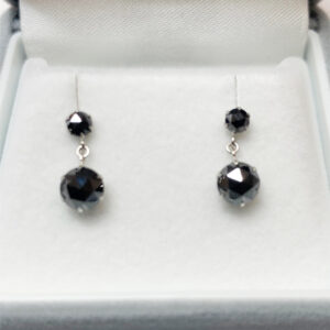 一粒ダイヤピアス 相場 ｜ダイヤモンド[PT900ブラックダイヤモンドピアス(ブラタイプ) 1.20ct PT900シリコンダブルロックキャッチ付 品質保証書付]を買取しました。【真珠買取リパール】