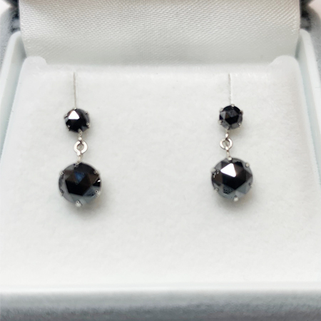 一粒ダイヤピアス 相場 ｜ダイヤモンド[PT900ブラックダイヤモンドピアス(ブラタイプ) 1.20ct PT900シリコンダブルロックキャッチ付 品質保証書付]を買取しました。【真珠買取リパール】