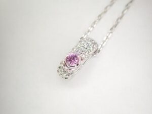 ピンク サファイア 価値 ｜サファイア[ミキモト K18(WG) ピンクサファイア0.12ct ダイヤ計0.15ct デザイン ネックレス]を買取しました。【真珠買取リパール】