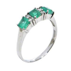 エメラルド 1カラット 値段 ｜ダイヤモンド[1.03ct天然エメラルドリング 18号 Pt900 0.15ct天然ダイヤモンド エメラルドカット トリロジーリング 3粒 プラチナ 地金3.4g ]を買取しました。【真珠買取リパール】