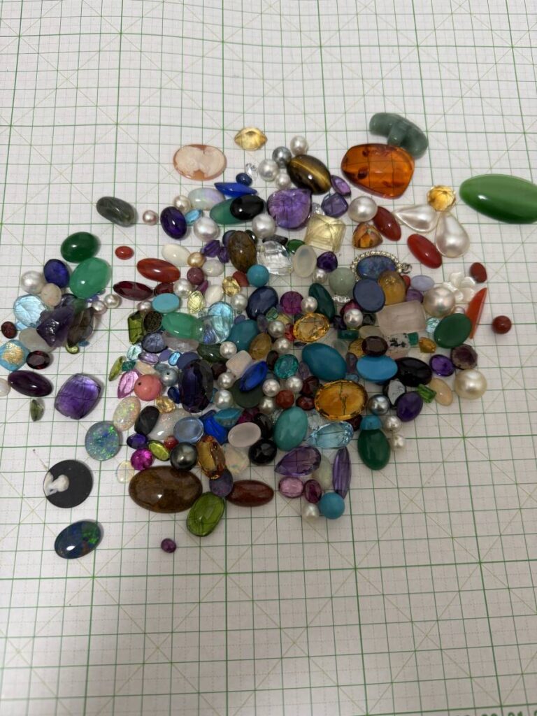 パール ルース 加工 ｜サファイア[ルース　 翡翠　おまとめ　総重量約 306g　　ルビー　サファイア　マベパール　ヒスイ　オパール　琥珀　真珠　貴石　　]を買取しました。【真珠買取リパール】