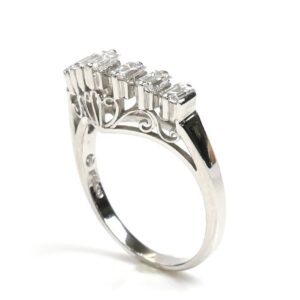 0.6カラット ダイヤ 値段 ｜ダイヤモンド[TASAKI タサキ Pt900プラチナ リング・指輪 ダイヤモンド0.64ct 10.5号 4.1g V字 レディース]を買取しました。【真珠買取リパール】