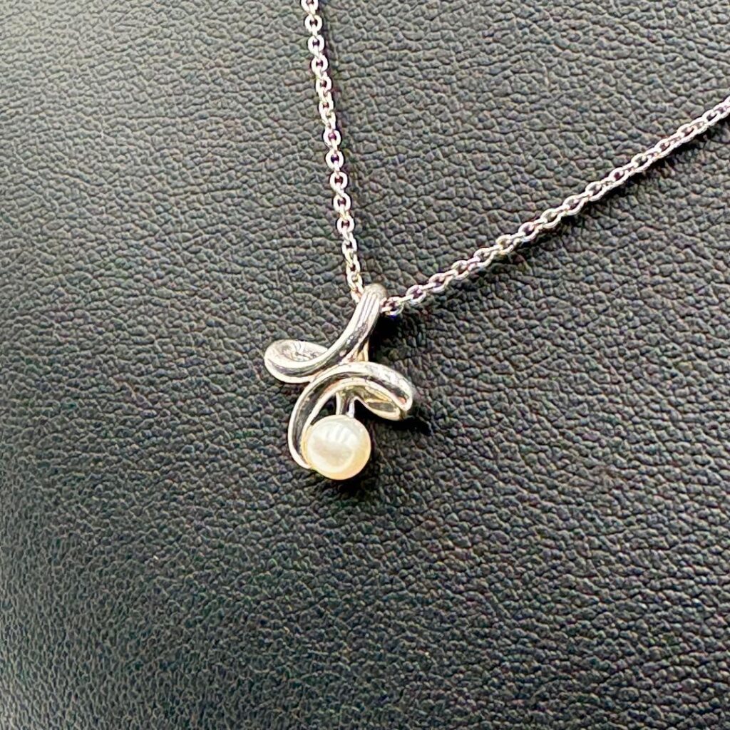 田崎真珠 買取 ｜アコヤ真珠[田崎真珠 TASAKI タサキ 素敵な天然真珠ネックレス シルバー パール]を買取しました。【真珠買取リパール】