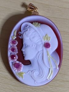 翡翠 瑪瑙 価値 ｜ルビー[K18 レッド瑪瑙カメオペンダント ルビー付き]を買取しました。【真珠買取リパール】