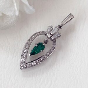プラチナ ネックレス 相場 ｜ダイヤモンド[ミキモト】Pt900 ダイヤモンド　色石　0.29ct ネックレストップ]を買取しました。【真珠買取リパール】
