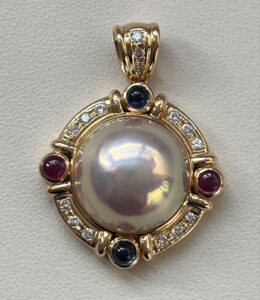 サファイア ネックレス ｜サファイア[TASAKI田崎マベパールペンダントトップK18ルビー&サファイア&ダイヤ]を買取しました。【真珠買取リパール】