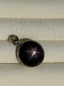 スタールビー 価値 ｜ルビー[ペンダントトップスタールビーコランダム天然石 シルバー925]を買取しました。【真珠買取リパール】