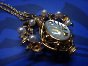 琥珀 買取 ｜貴金属[ミキモト　MIKIMOTO　ピクウェネックレス　K18]を買取しました。【真珠買取リパール】