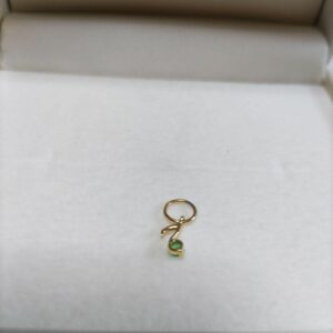 ダイヤ 0.05カラット 値段 ｜エメラルド[Ｋ18 　音符．エメラルド石付き【チヤーム】 0.05ct刻印有り]を買取しました。【真珠買取リパール】