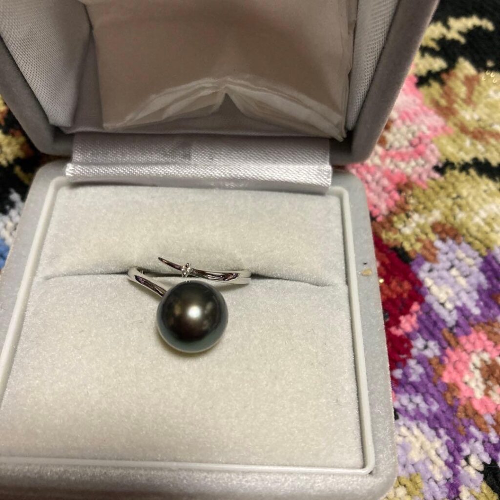 ブラックダイヤモンド 1カラット 値段 ｜真珠[240 10ミリブラックパールダイヤ入りシルバーリング]を買取しました。【真珠買取リパール】