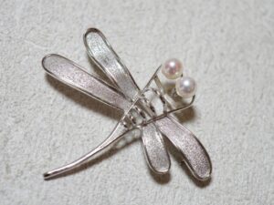 ブローチ アコヤ真珠 買取 ｜昆虫 シルバー ブローチ