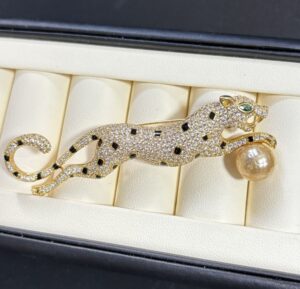 ブローチ 白蝶真珠 買取 ｜CZダイヤ パンサーペンダント
