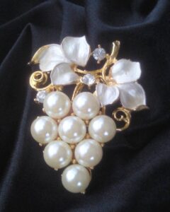 ブローチ 花珠真珠 買取 ｜葡萄パール大玉ブローチ