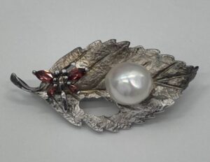 ブローチ 白蝶真珠 買取 ｜トンボ/リーフモチーフ パールブローチ