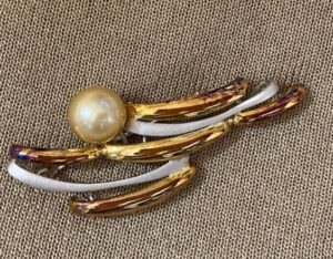 ブローチ ゴールデンパール 買取 ｜ラインデザイン パールブローチ