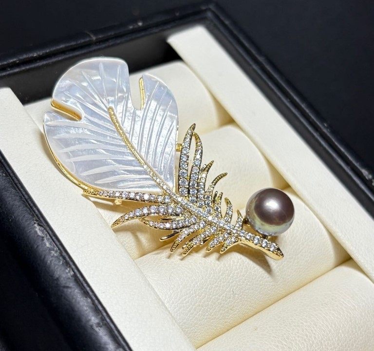 ブローチ 黒蝶真珠 買取 ｜羽モチーフ パールブローチ