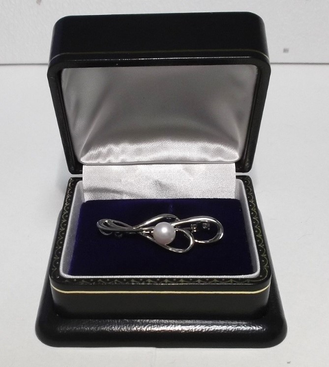 ブローチ 花珠真珠 買取 ｜フォーマル パールブローチ