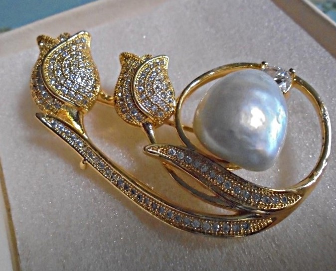 ブローチ ケシ真珠 買取 ｜スズランモチーフ パールブローチ