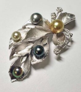 ブローチ ケシ真珠 買取 ｜マルチカラー パールブローチ
