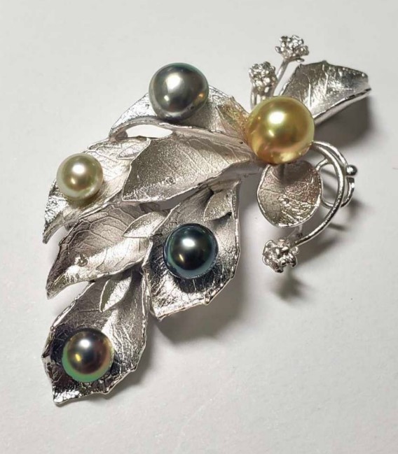 ブローチ ケシ真珠 買取 ｜マルチカラー パールブローチ