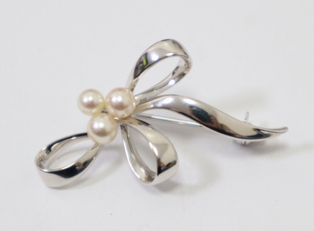 ミキモト 買取 ｜真珠 リボンモチーフ ブローチを買取しました。【真珠買取リパール】