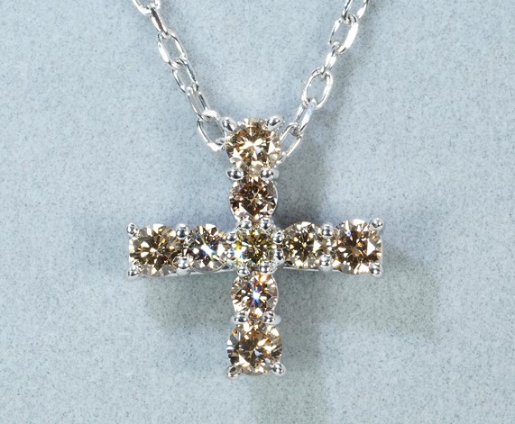 ブラウンダイヤ 価値 ない ｜ダイヤモンド[クロスネックレス]を買取しました。【真珠買取リパール】