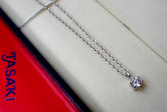 ダイヤモンド 0.1カラット 値段 ｜ダイヤモンド[タサキ ネックレス]を買取しました。【真珠買取リパール】